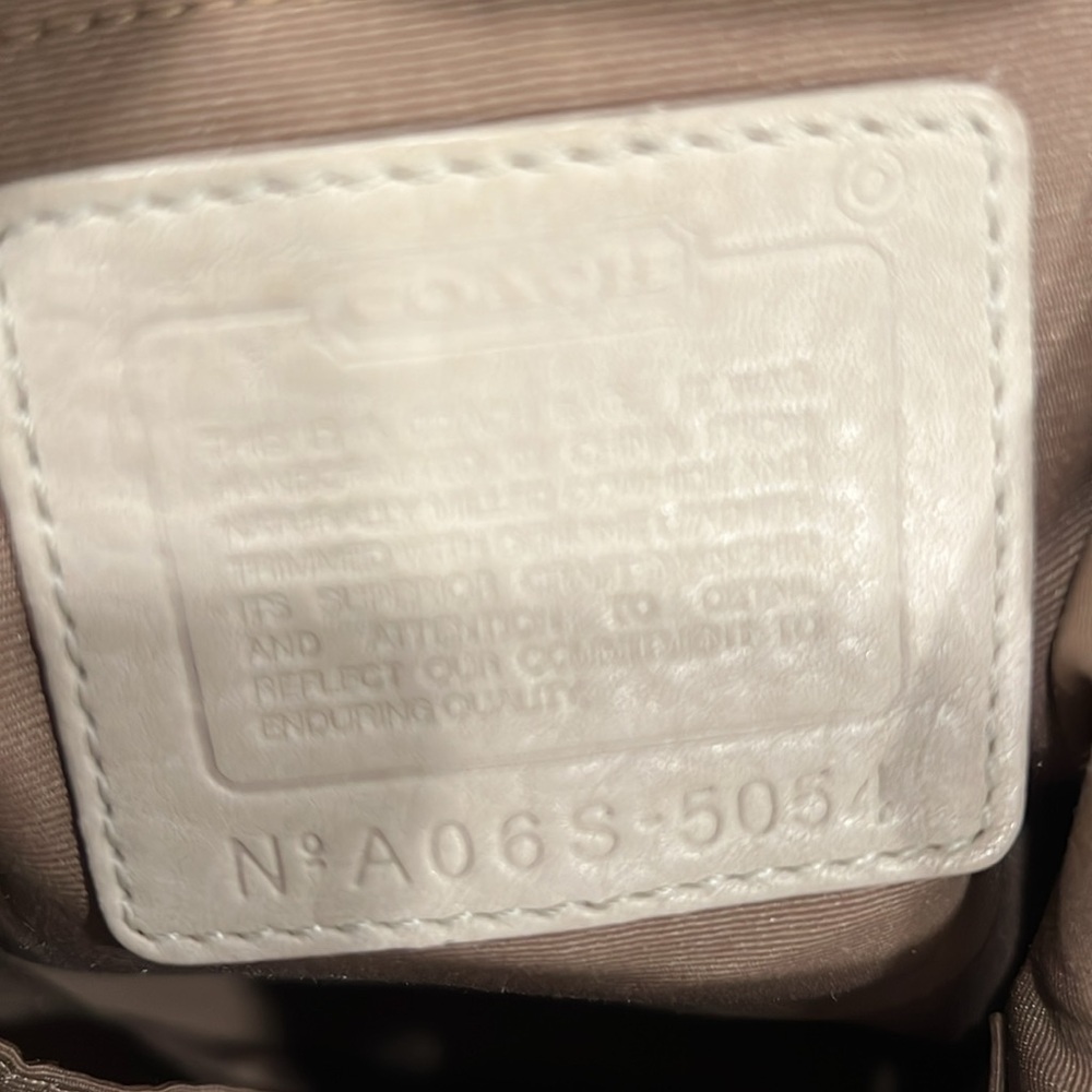 Coach Hamptons Cream Pebbled Leather Hobo Purse Shoulder Bag - Picture 10 of 14